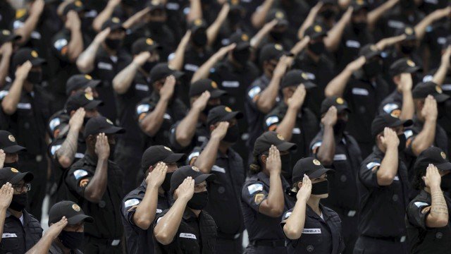 Covid-19: sem cobrar comprovante de imunização a agentes, PM tem mais de 2 mil membros sem vacina no RJ