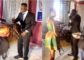 Pastor depila partes íntimas de mulheres da igreja na frente de todos prometendo o espírito santo