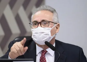 Relatório da CPI aponta crimes diferentes e pede indiciamento de Bolsonaro, dos filhos e de Pazuello