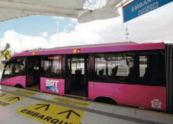BRT com espaços exclusivos às mulheres começa a circular nesta segunda-feira
