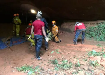 Bombeiros confirmam três mortes no desabamento em gruta de SP; seis ainda estão desaparecidos