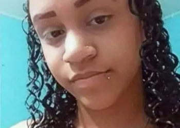 HOMEM  MATA A TIROS NAMORADA NO RJ