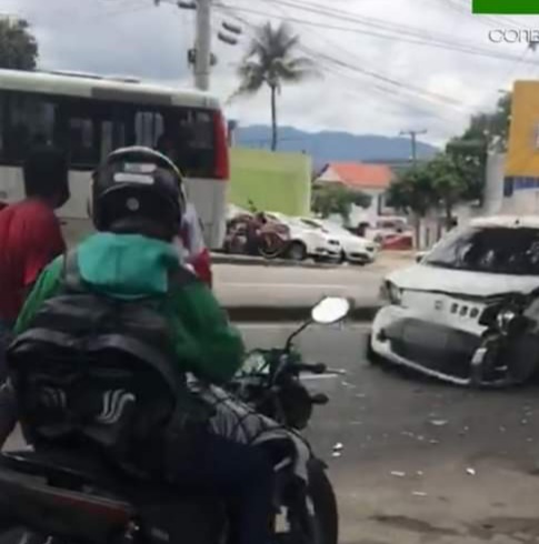 URGENTE!! ARRASTÃO NA AVENIDA SANTA CRUZ!! HÁ MORTOS E FERIDOS!!