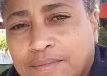 MULHER MORRE APÓS SER QUEIMADA POR COMPANHEIRA ENQUANTO DORMIA NO RIO
