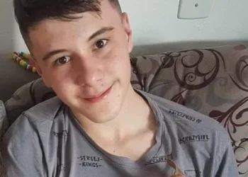 Morre adolescente vítima de descarga elétrica enquanto jogava futebol