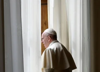 Papa manifesta tristeza por abusos de menores pela Igreja na França