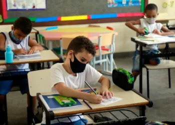 Comitê Científico do Rio recomenda retorno às aulas totalmente presencial