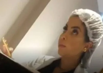 POLICIA PRENDE FALSA MÉDICA NA ZONA OESTE( VIDEOS)