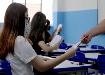 Alunos da rede estadual voltam às aulas 100% presenciais na próxima segunda-feira, 25