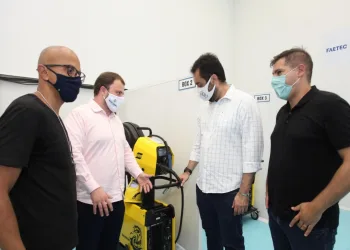 Governador Cláudio Castro inaugura Faetec na Zona Oeste