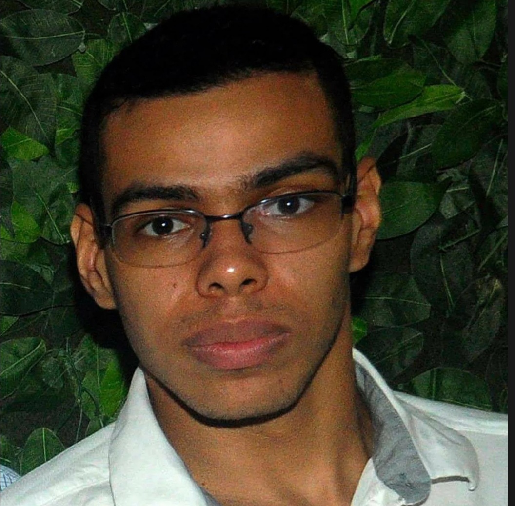 Jovem morto em desabamento no RJ é homenageado nas redes sociais