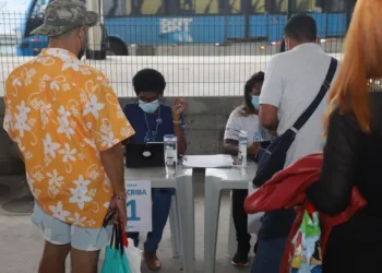 Usuários do BRT aprovam pontos de vacinação contra a Covid-19 em estações do corredor Transoeste