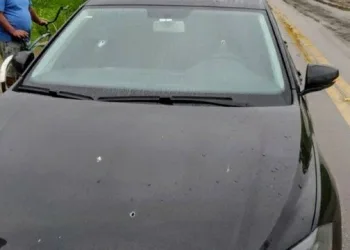 Carro de deputado federal Gutemberg Reis, irmão de Washington Reis, é alvo de tiros em Caxias