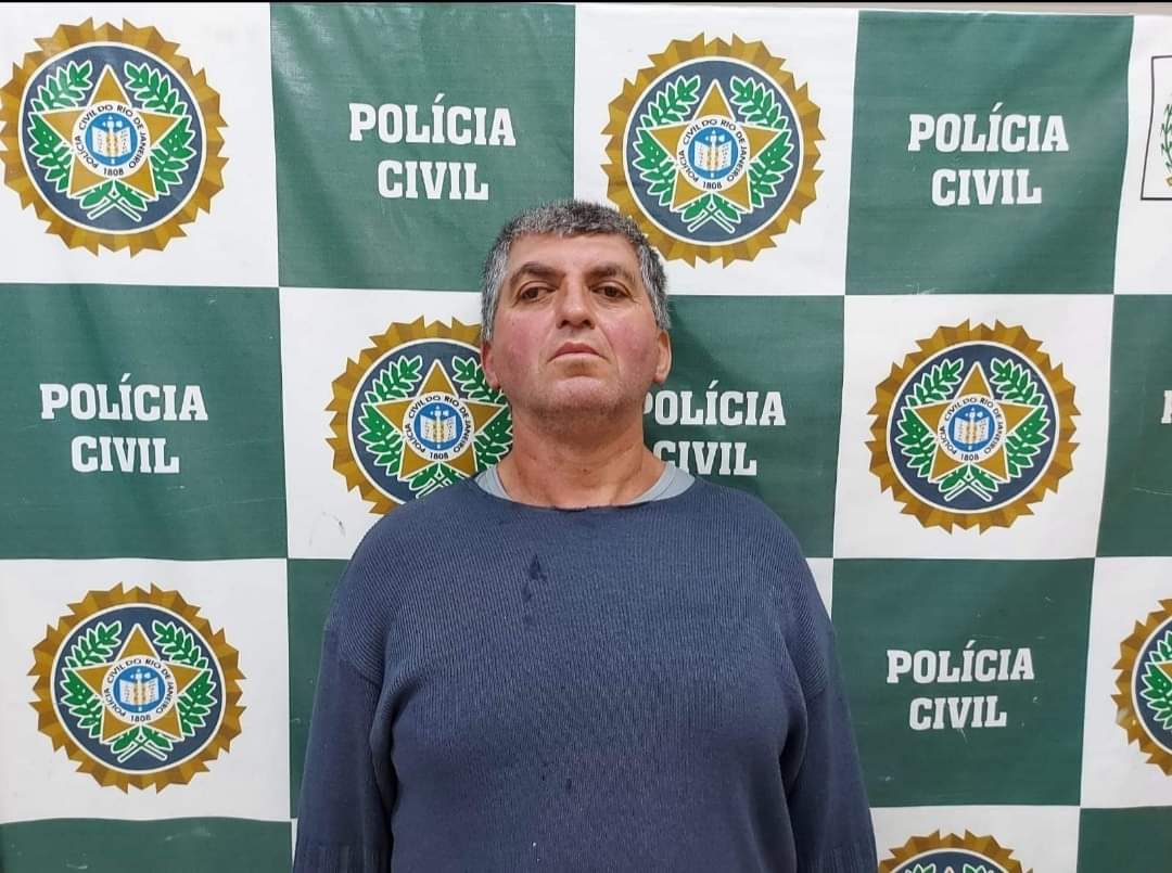 Homem mata vizinho após reclamação de galo que aprendeu a cantar ‘Bolsonaro’