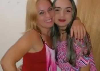 MÃE E FILHA SÃO ENCONTRADAS MORTAS ESFAQUEADAS DENTRO DE CASA NO RIO