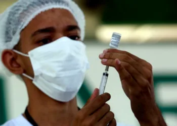 Estado do Rio reforça que população precisa tomar a segunda dose da vacina