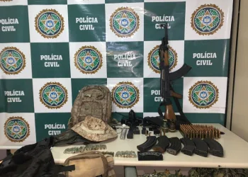 Polícia Civil apreende arsenal da milícia na Zona Oeste