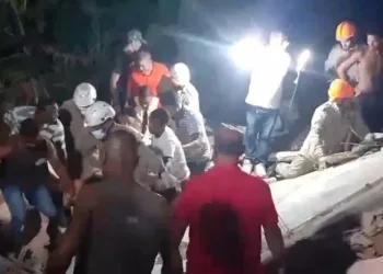 Prédio de 4 andares desaba no Rio de Janeiro
