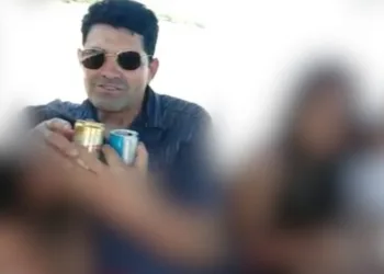 Homem é morto após vídeo beijando criança na boca viralizar