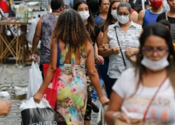 Covid-19: Brasil registra 303 mortes e 12.126 casos em 24 horas