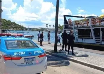 PASSEIO DE BARCO COM AMANTE E ESPOSA TERMINAM EM CONFUSÃO