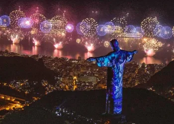 TERÁ RÉVEILLON EM COPACABANA!! MAS, SÓ PARA OS PEIXES…