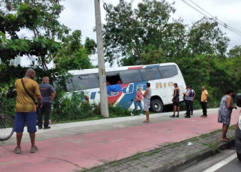 Motorista de ônibus morre após atropelar ciclista na Zona Oeste