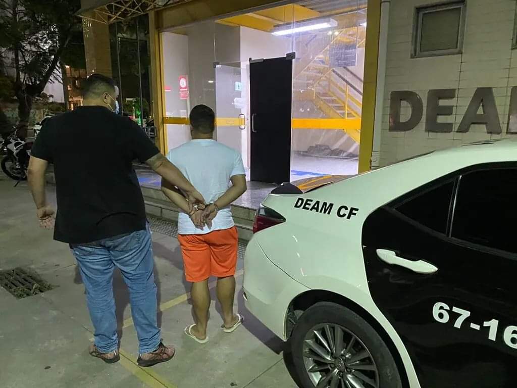 HOMEM É PRESO POR DIVULGAR FOTOS ÍNTIMAS DA EX PARA FILHO E PRIMO NO RJ