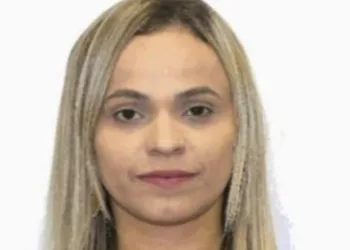 POLICIAL CIVIL QUE MATOU AMANTE DO MARIDO NO RJ TEM PRISÃO DECRETADA E ESTÁ FORAGIDA