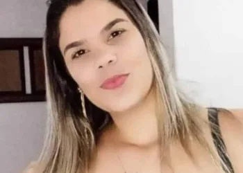 JOVEM É ASSASSINADA A TIROS NO RJ