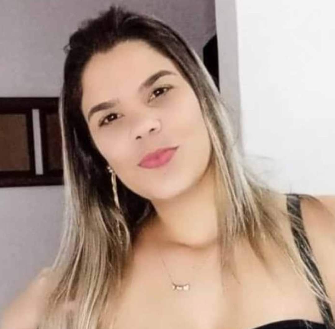 JOVEM É ASSASSINADA A TIROS NO RJ