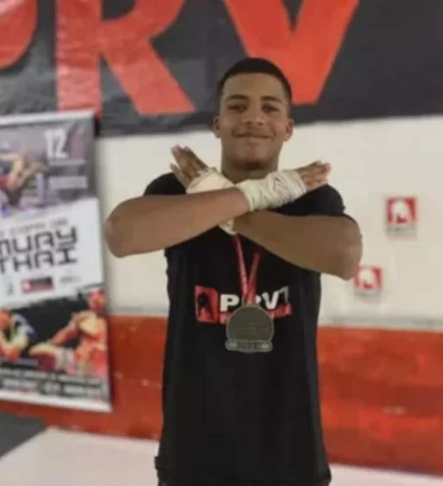 LUTADOR DE 19 ANOS É ASSASSINADO NO RJ