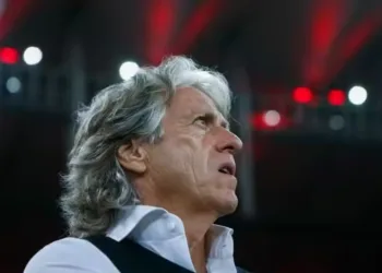 Empresário de Jorge Jesus chega ao Rio para discutir retorno ao Flamengo