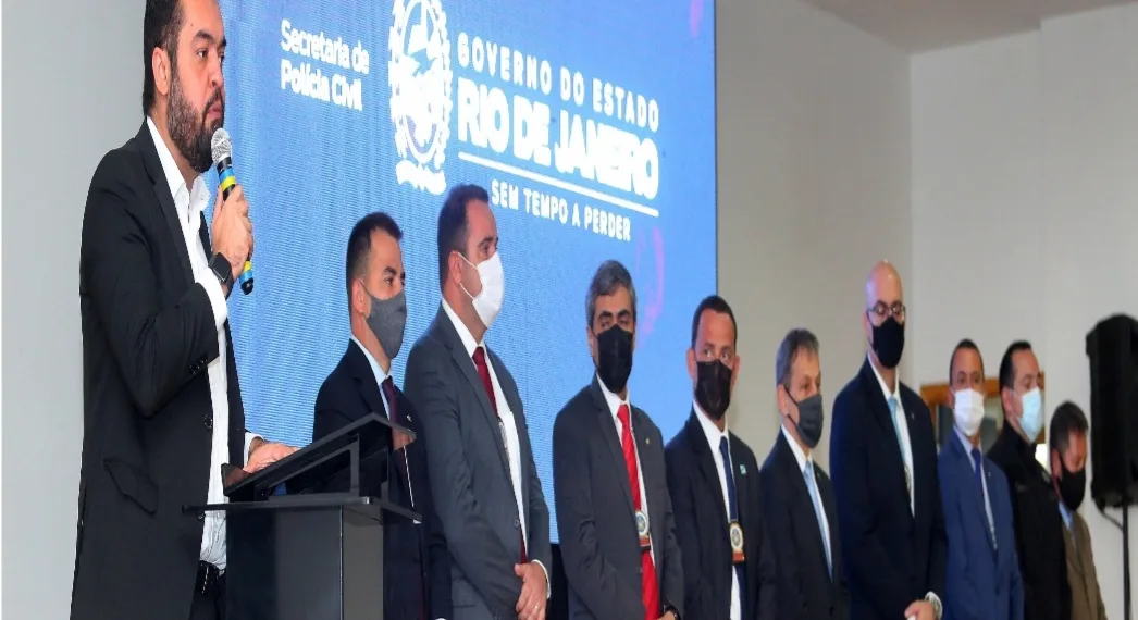 Governador homenageia policiais civis pela marca de mil milicianos presos