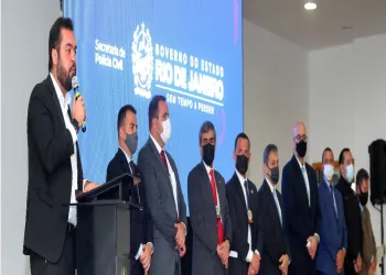 Governador homenageia policiais civis pela marca de mil milicianos presos