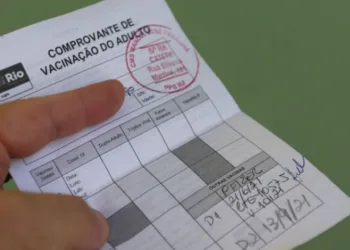 Rio libera comprovante de vacinação em shoppings e táxis