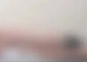 ( VIDEO +18) Casal faz sexo em praia de Cabo Frio em plena a luz do dia