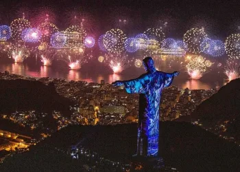 Eduardo Paes confirma réveillon queima de fogos em Copacabana e mais 9 bairros