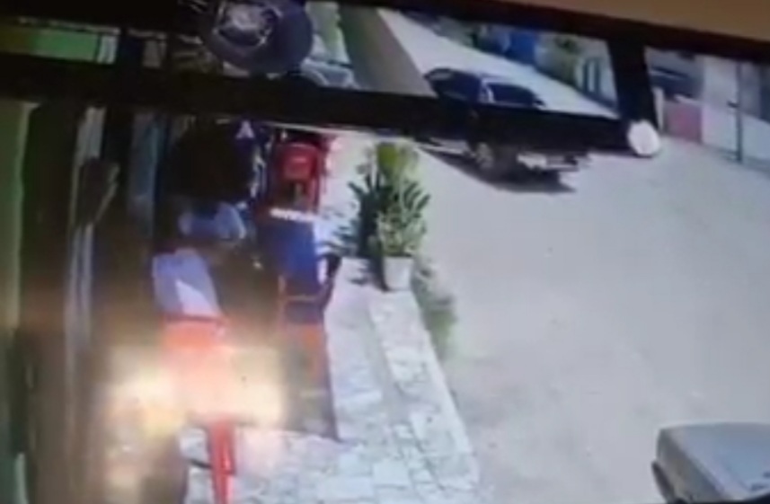 Video: 𝘾𝙧𝙞𝙢𝙞𝙣𝙤𝙨𝙤𝙨 𝙖𝙩𝙞𝙧𝙖𝙢 𝙘𝙤𝙣𝙩𝙧𝙖 𝙨𝙚𝙩𝙚 𝙝𝙤𝙢𝙚𝙣𝙨 no RJ:𝙌𝙪𝙖𝙩𝙧𝙤 𝙢𝙤𝙧𝙧𝙚𝙢 𝙚 𝙩𝙧𝙚𝙨 𝙚𝙨𝙩𝙖𝙤 no 𝙝𝙤𝙨𝙥𝙞𝙩𝙖𝙡