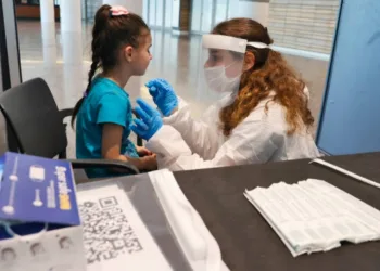 Anvisa faz recomendações para uso de vacina da Pfizer em crianças