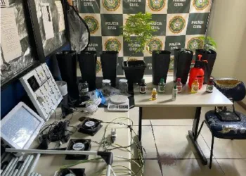 POLICIA PRENDE CASAL DE TRAFICANTES EM BARRA DE GUARATIBA