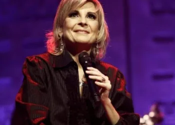 Morre a cantora Ludmila Ferber.
