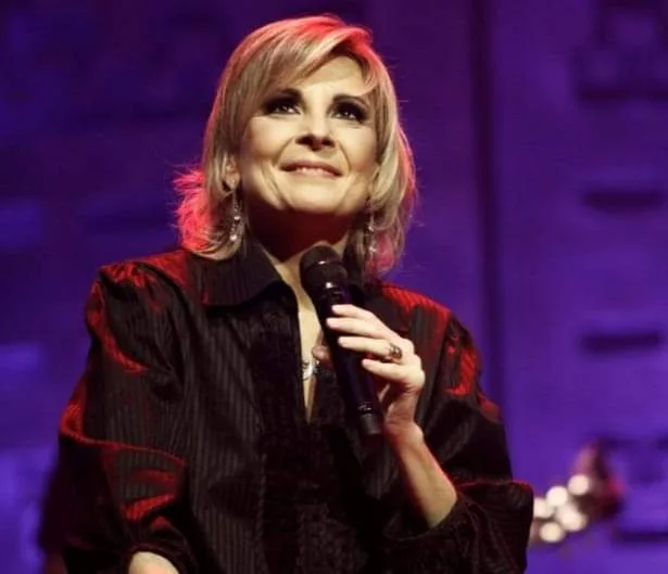 Morre a cantora Ludmila Ferber.
