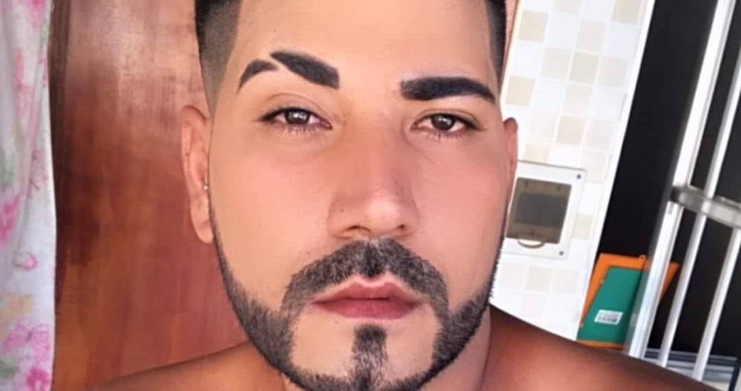 TRAVESTI ESFAQUEIA HOMEM ATÉ A MORTE NO RJ