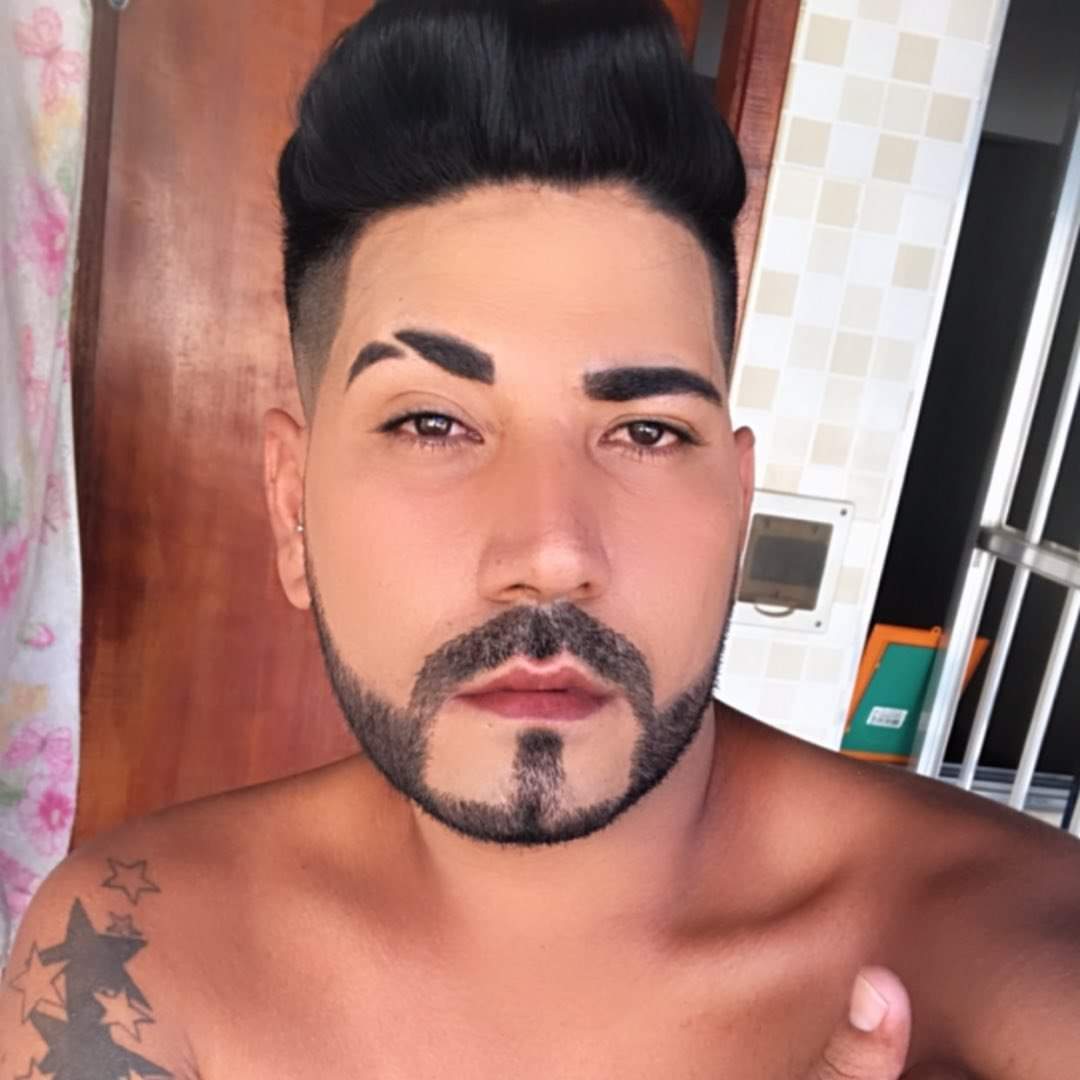 TRAVESTI ESFAQUEIA HOMEM ATÉ A MORTE NO RJ