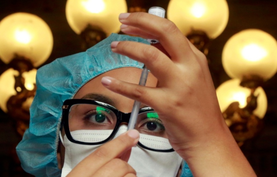 Vacinação contra a Covid-19 segue na cidade. Saiba quem deve tomar a dose nesta segunda-feira