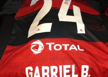 Flamengo é denunciado por homofobia por não ter camisa 24