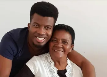 Mãe de cantor gospel é assassinada dentro da igreja