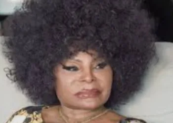 DESCANSE EM PAZ ELZA SOARES!!