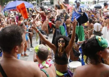 Prefeitura dispersa blocos de carnaval clandestinos no Rio